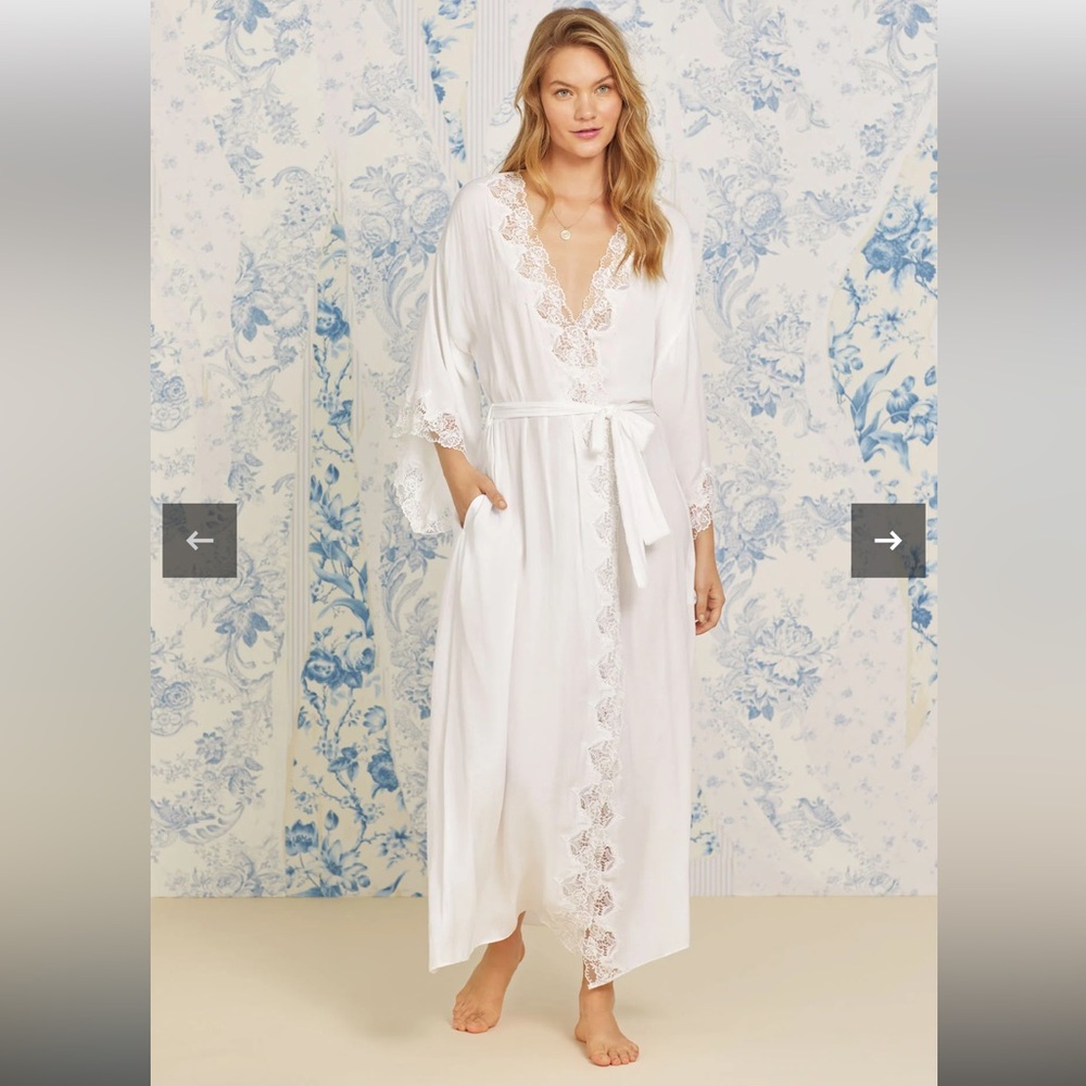 Eileen West Satin Lace Long Wrap Robe size S/M